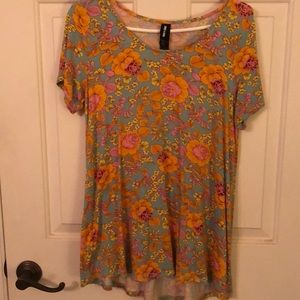 Agnes and Dora tee vibrant colors